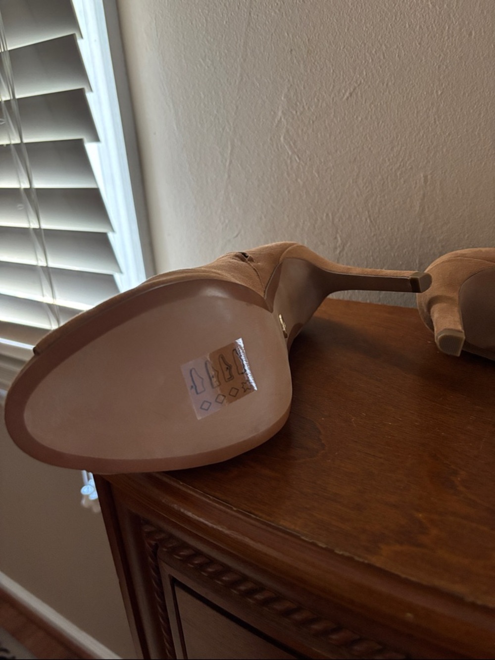 Michael Michael Kors. 9.5, Women’s Shoes, Light Brown / Tan - Picture 4 of 7